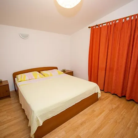 Apartment By The Sea Grebastica, Sibenik - 14317 Grebastica