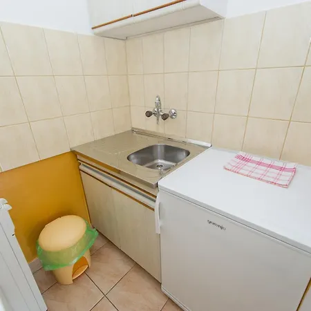 Apartment By The Sea Grebastica, Sibenik - 14317 Grebastica